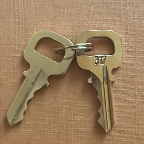 EUC LV PADLOCK AND KEY BRASS GOLD # 317 - Picture 5 of 9